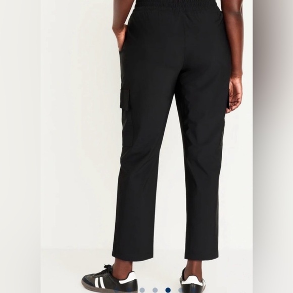 Old Navy Black Women's Joggers - Picture 4 of 15